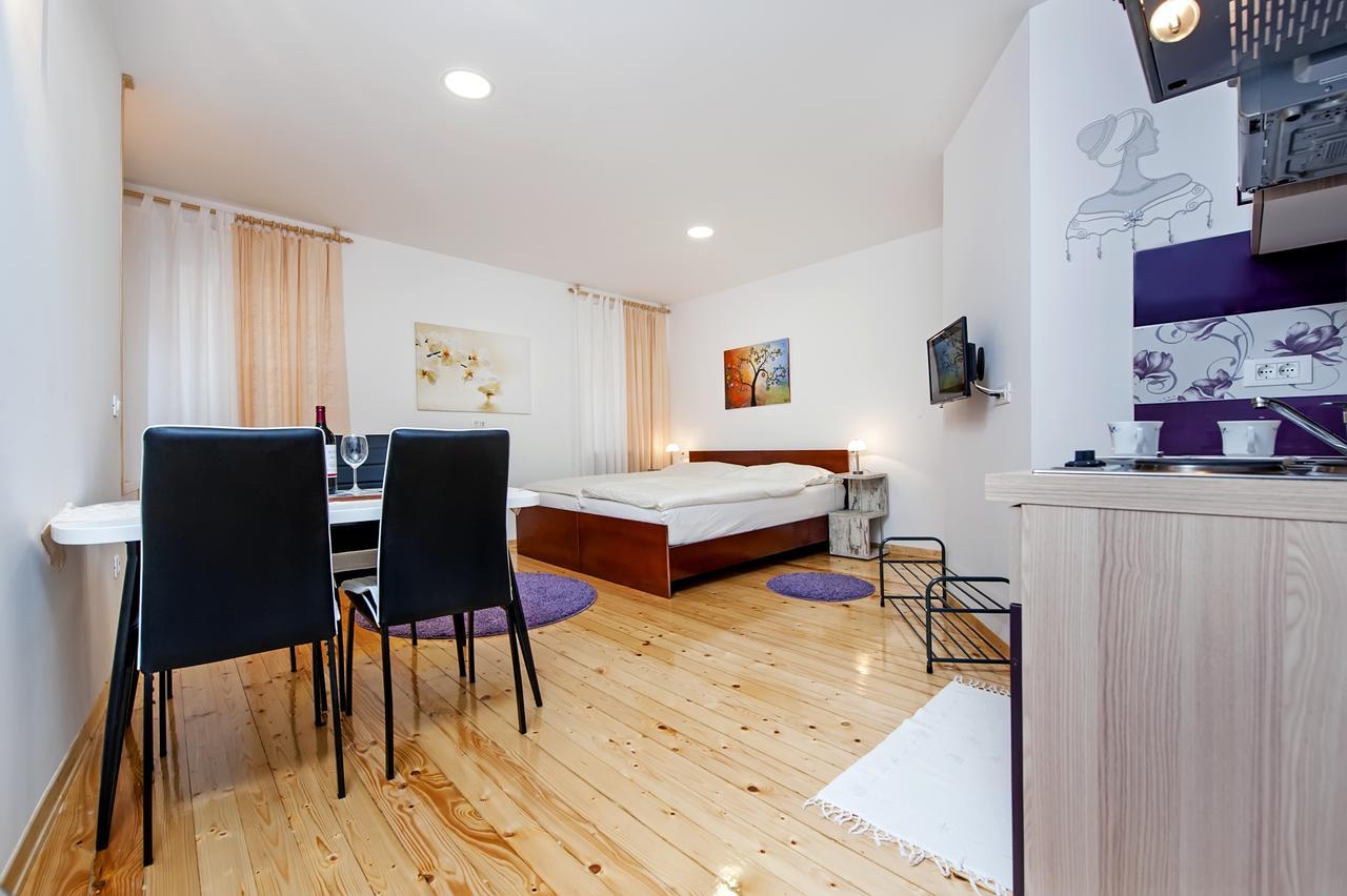 La Svalba Rooms & Studios Rovigno Esterno foto