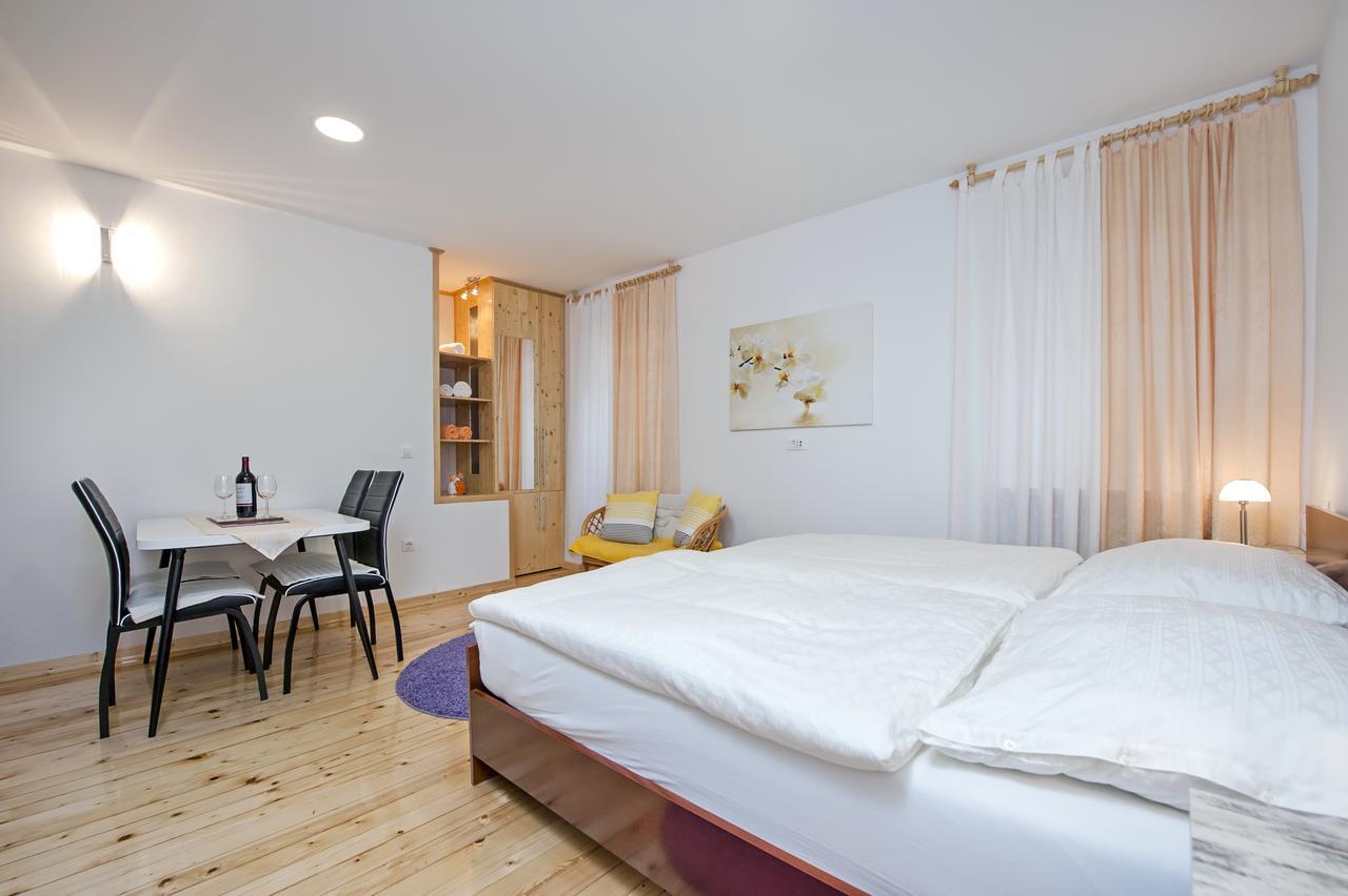 La Svalba Rooms & Studios Rovigno Esterno foto