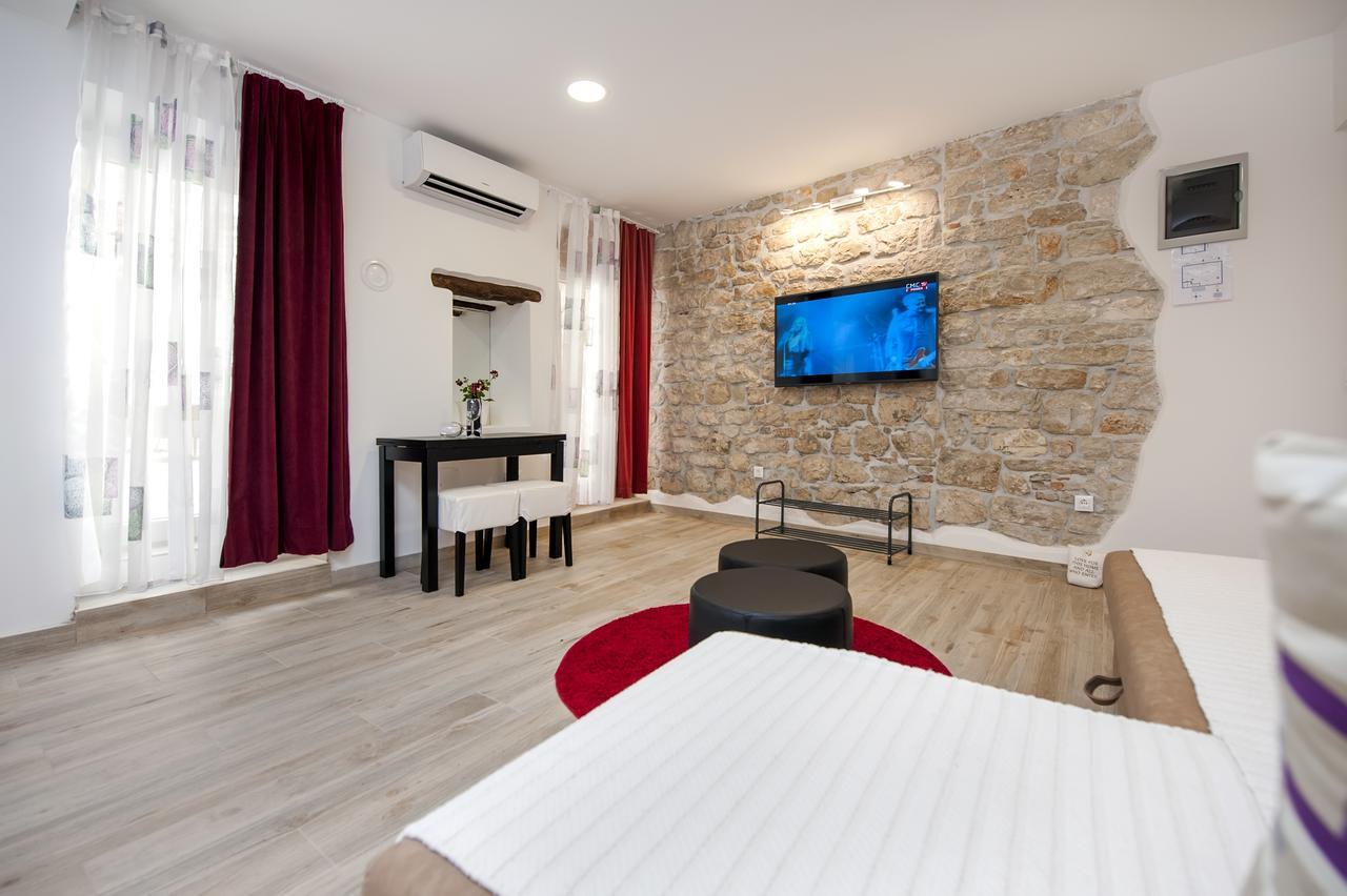 La Svalba Rooms & Studios Rovigno Esterno foto