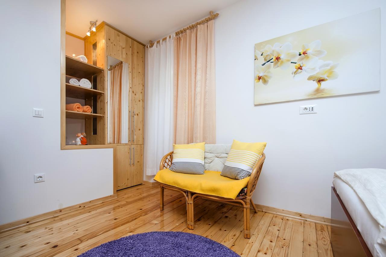 La Svalba Rooms & Studios Rovigno Esterno foto