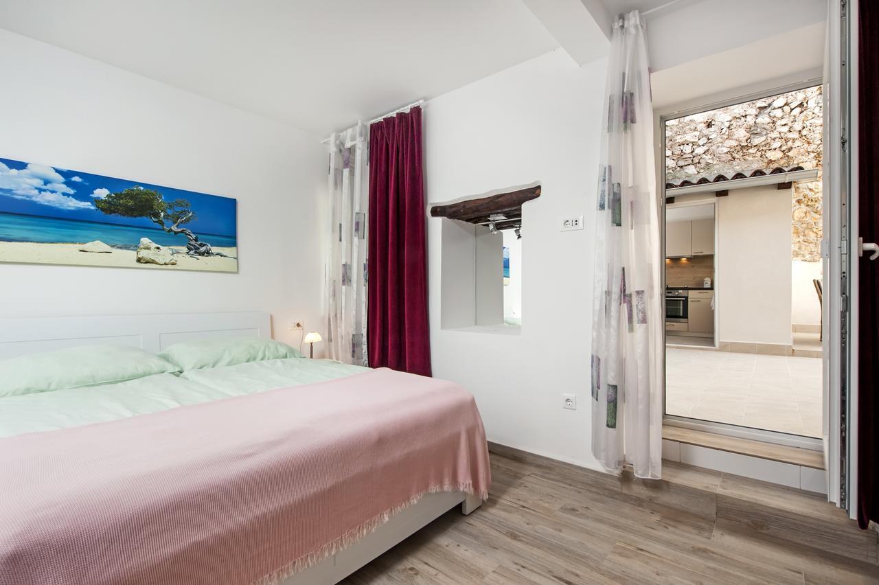 La Svalba Rooms & Studios Rovigno Esterno foto
