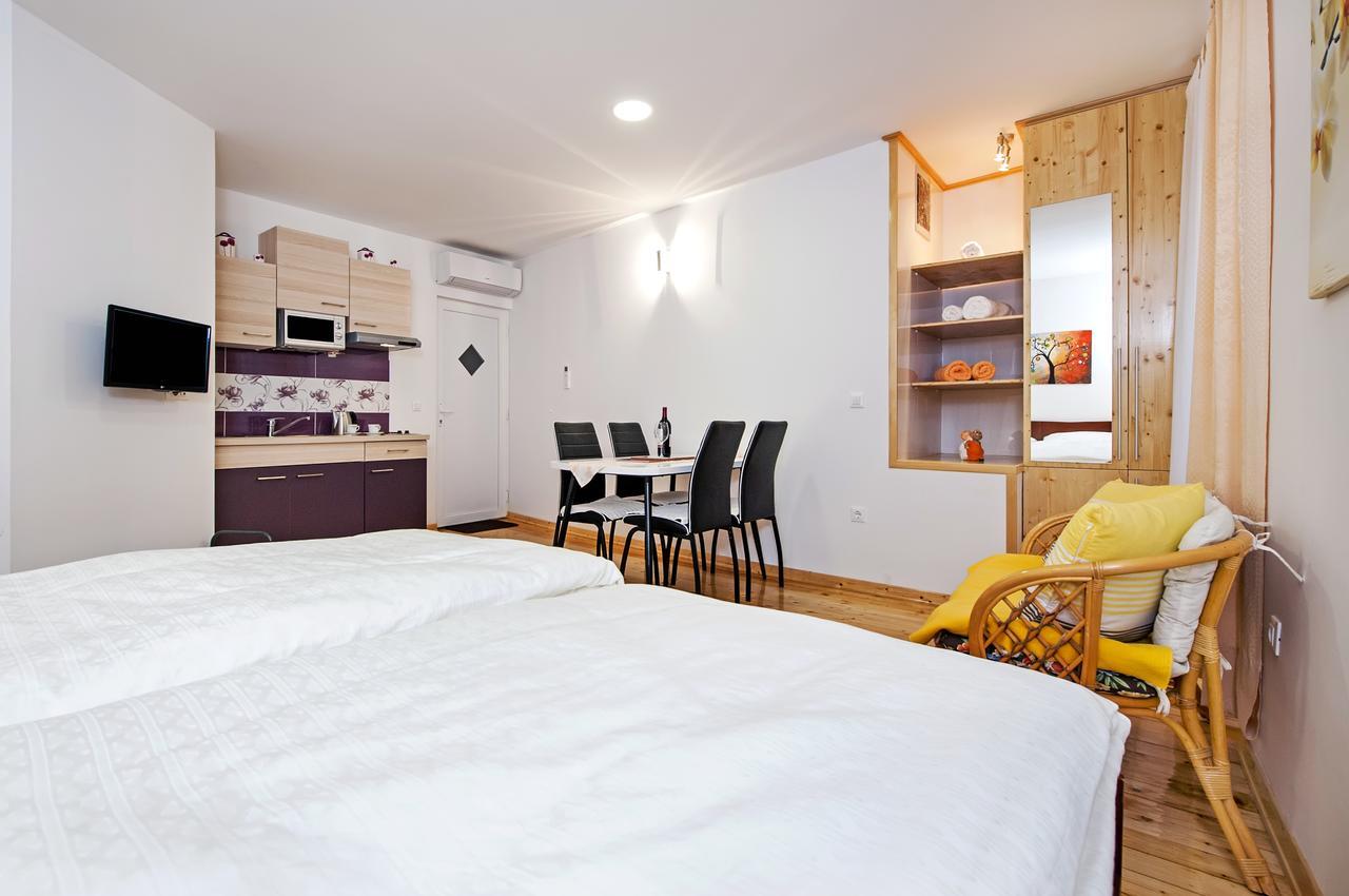 La Svalba Rooms & Studios Rovigno Esterno foto
