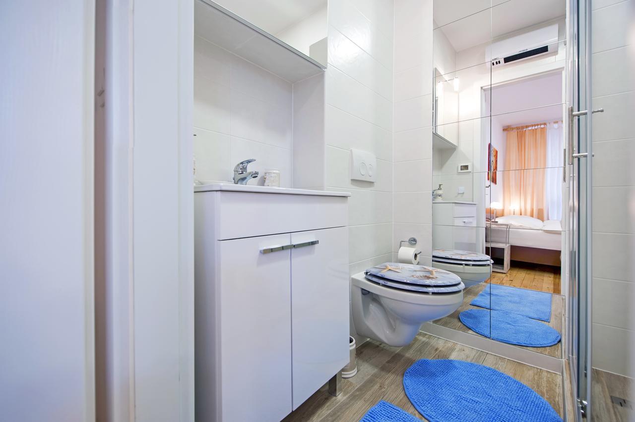 La Svalba Rooms & Studios Rovigno Esterno foto