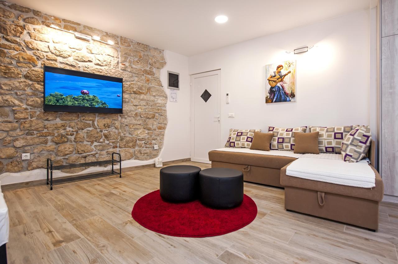 La Svalba Rooms & Studios Rovigno Esterno foto