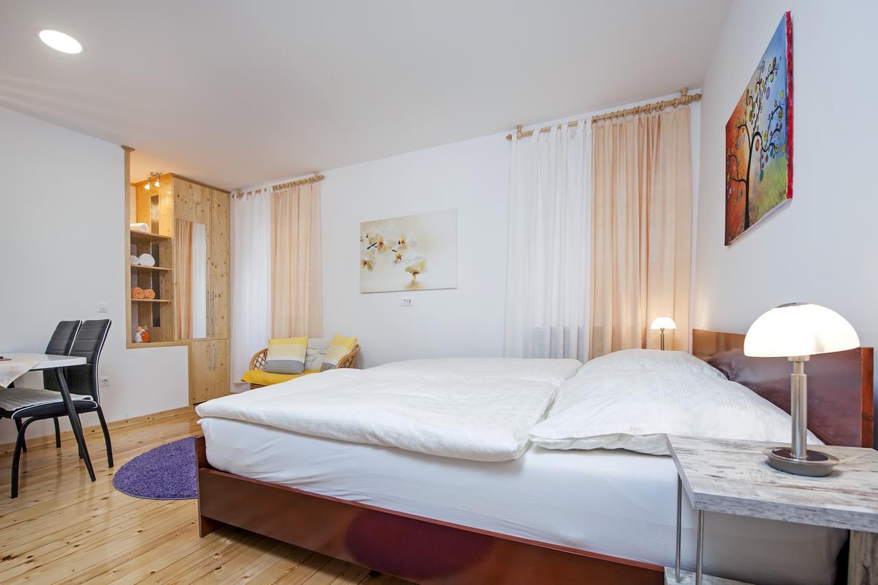 La Svalba Rooms & Studios Rovigno Esterno foto